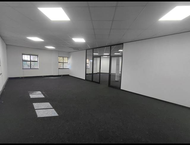 291M² OFFICE TO LET IN EPSOM DOWNS
